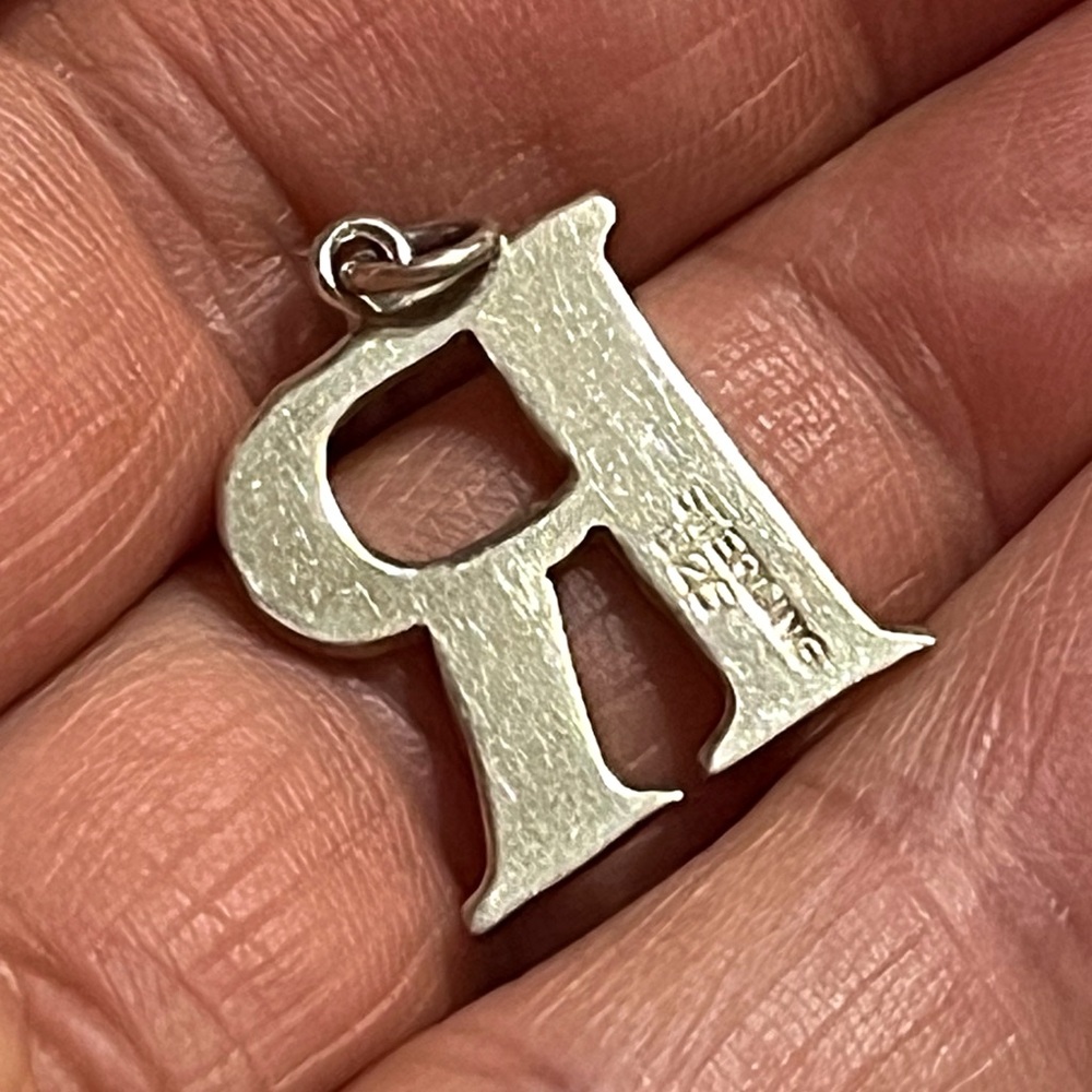๐ Sterling Silver โRโ initial - Picture 2 of 2